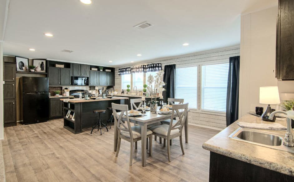 Bandera 3356 kitchen home features