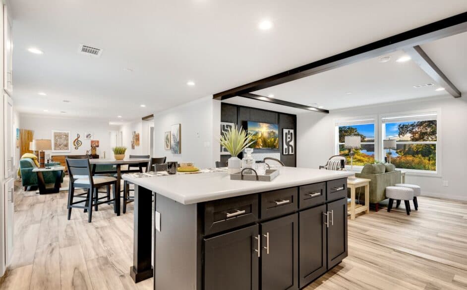 Hope r76e kitchen home features