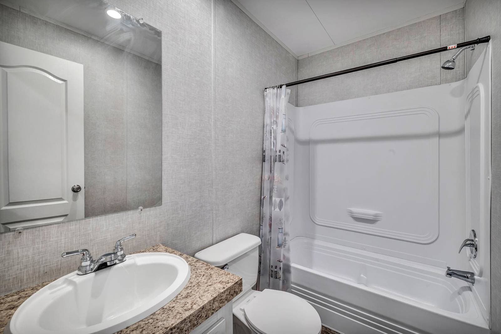 Rm1656a bathroom home features