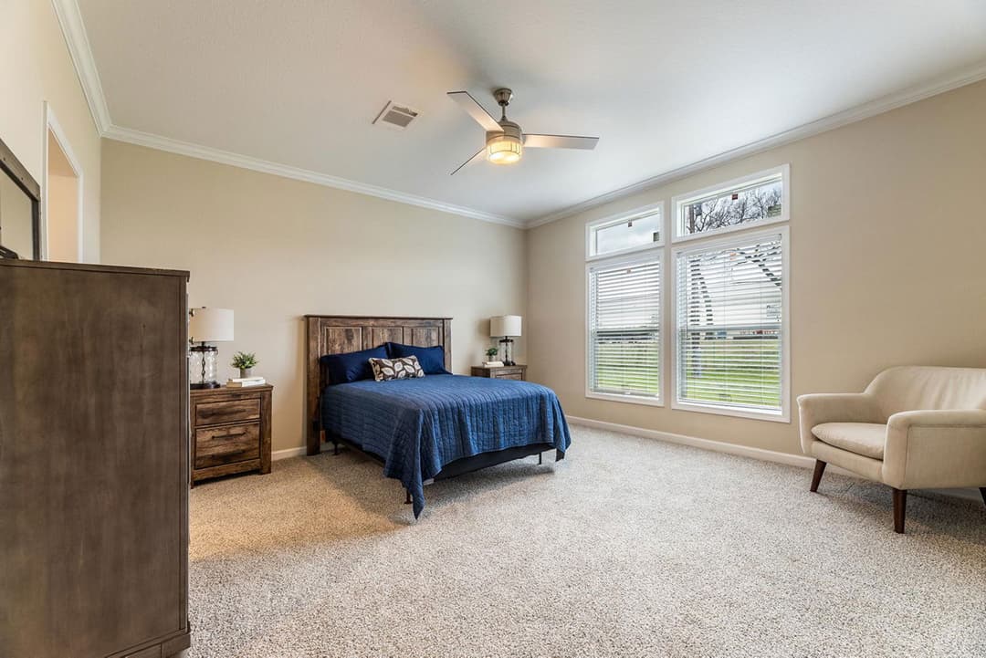 Innovation 3260c bedroom home features