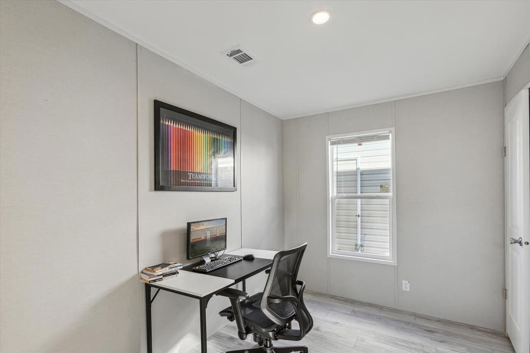 Redman 1676s interior home features