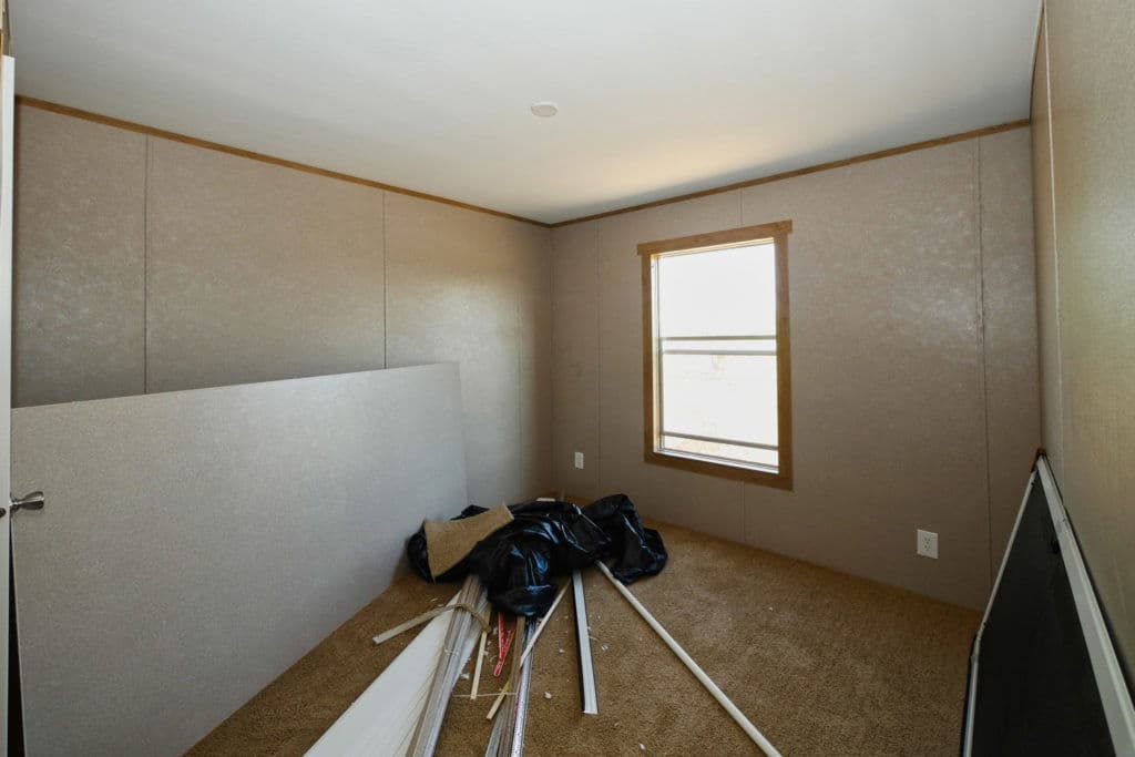 Taurus 9366 bedroom home features