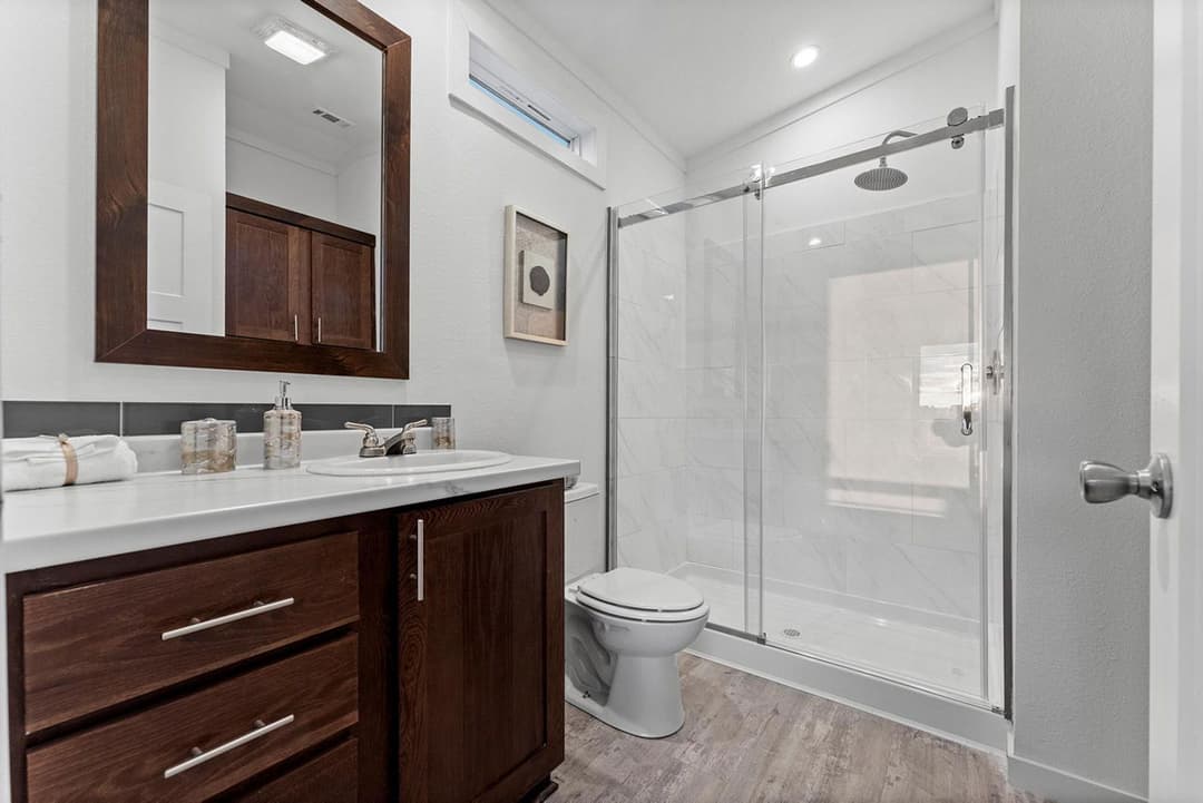 Innovation 1668h bathroom home features