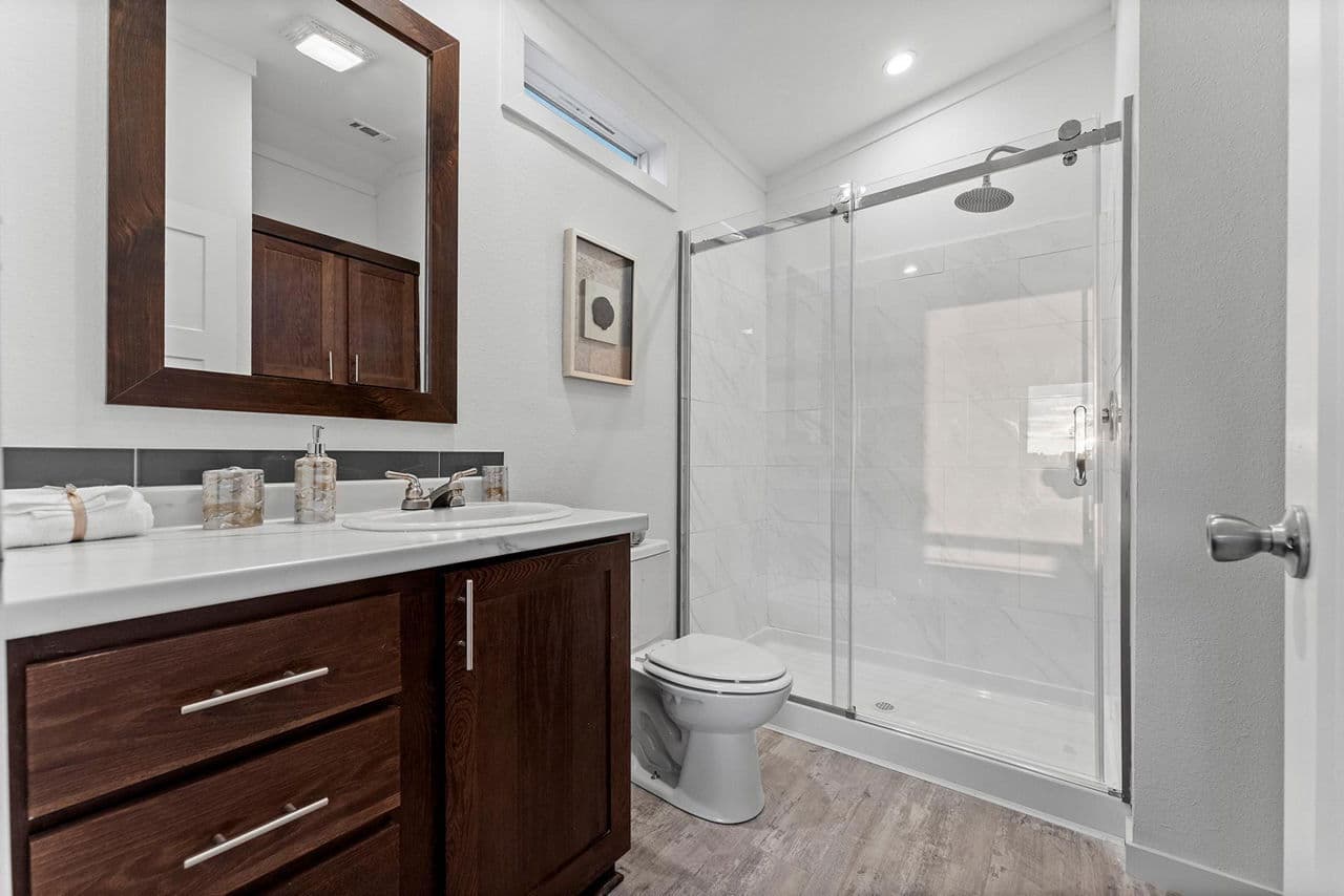 Innovation 1668h bathroom home features