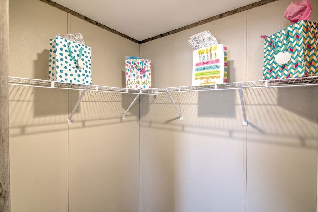 Vela 9456 interior home features