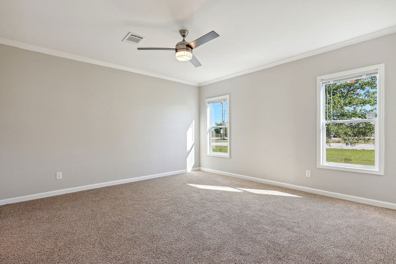 Innovation 3268h bedroom home features