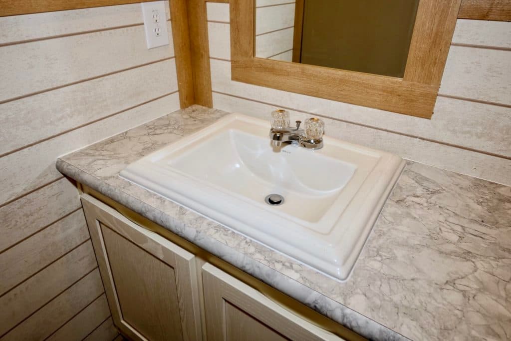Macey 9768 bathroom home features