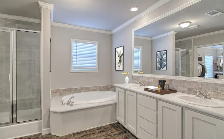 Comfort 5176 bathroom home features