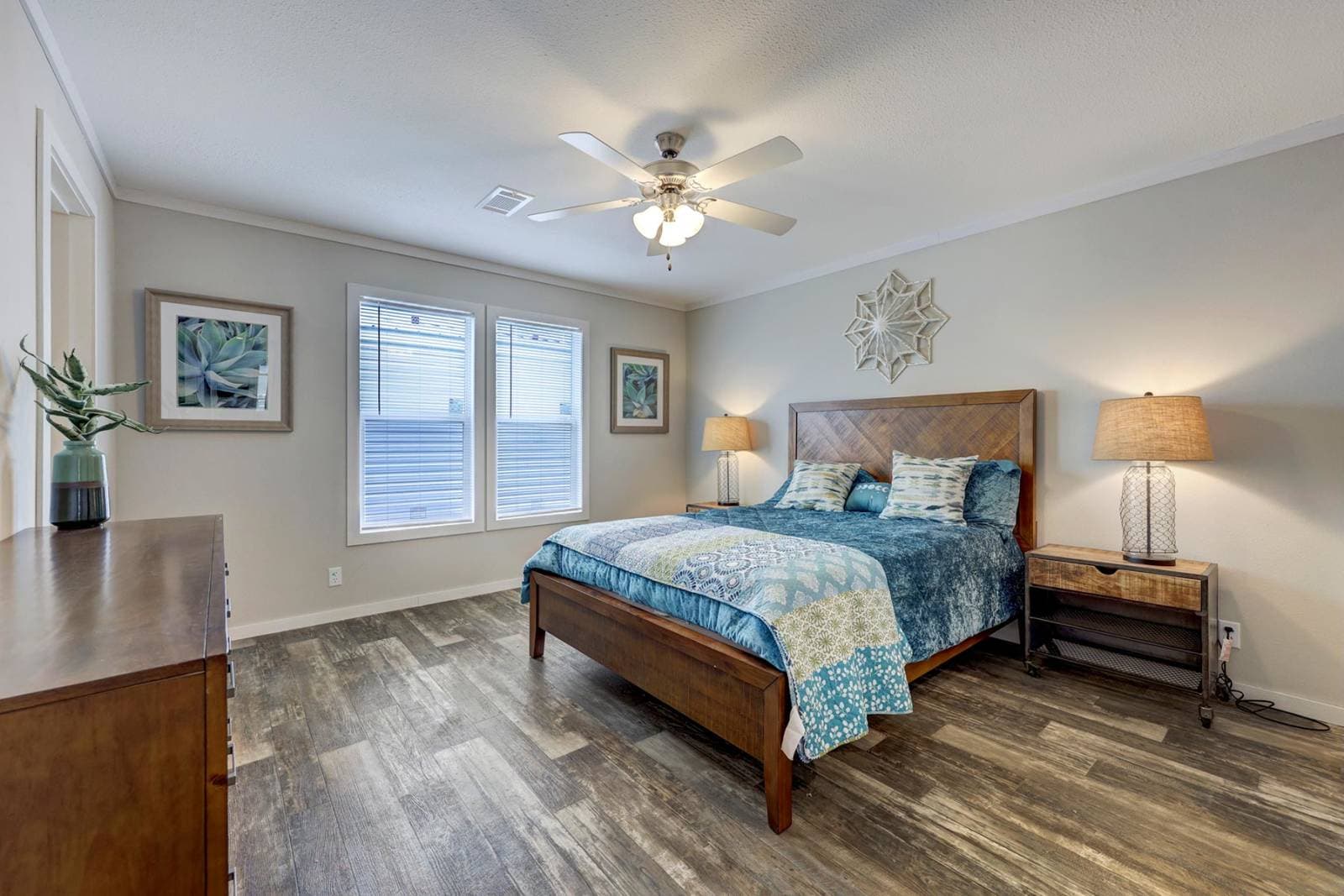 Csd2860l bedroom home features