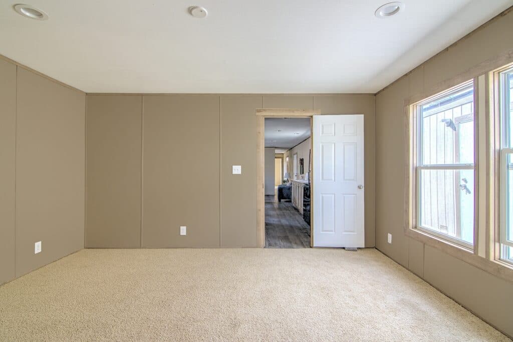 Carina 9270 bedroom home features