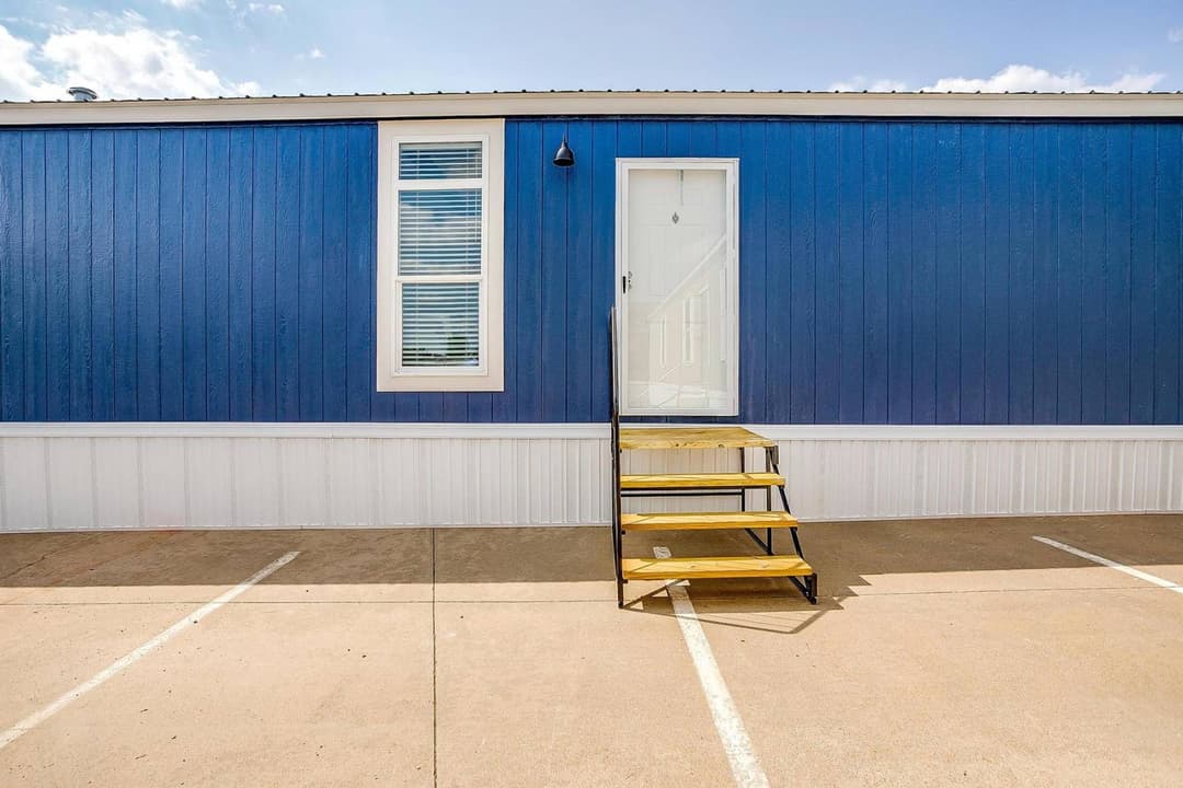 Cs1676h exterior home features