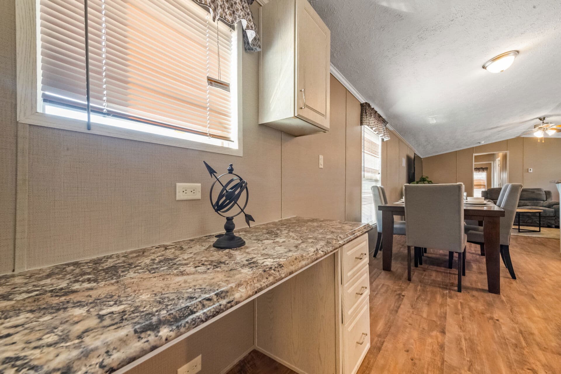 Classic c-1880-32f interior home features