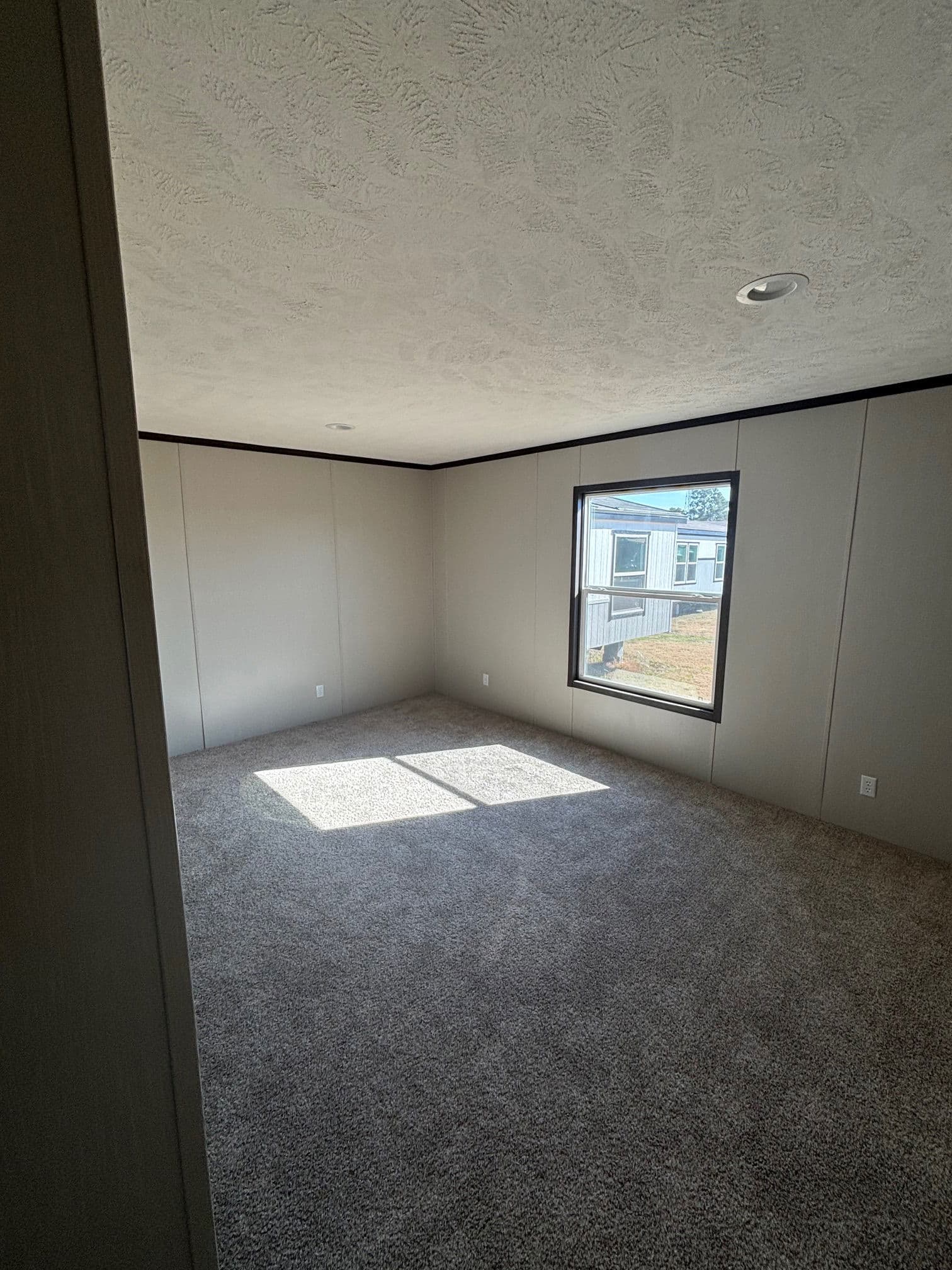 Balance (clearance) interior home features