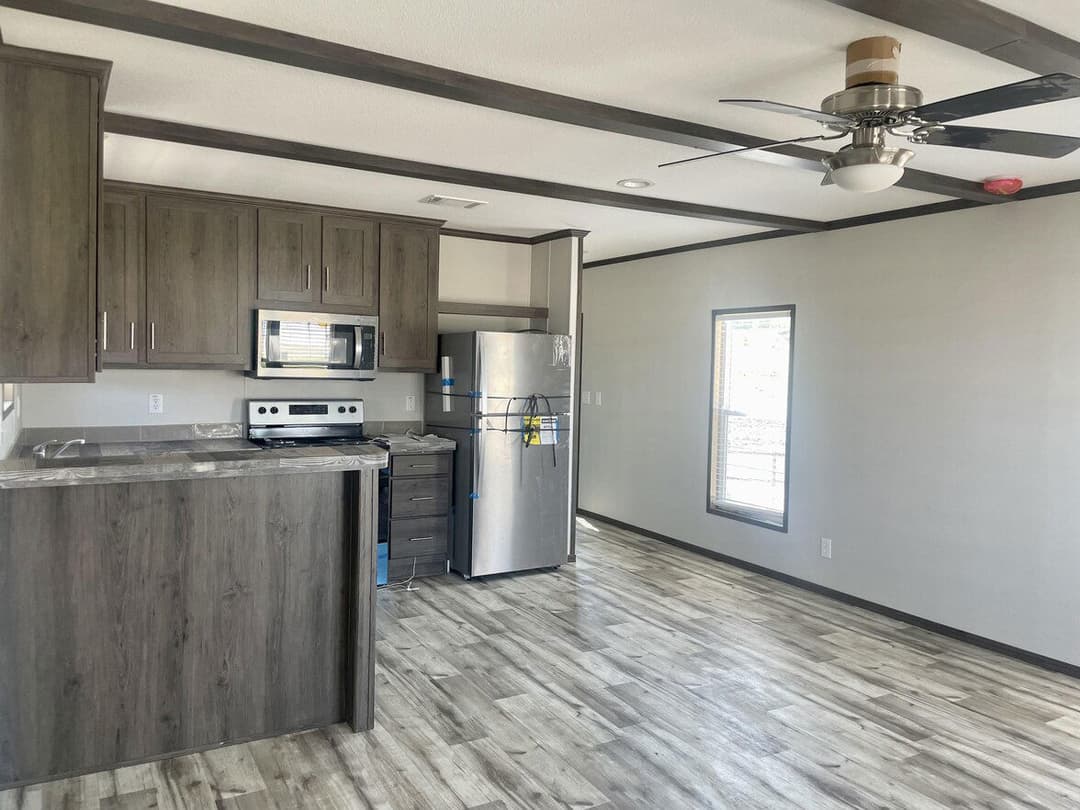 Pinnacle 16401p kitchen home features