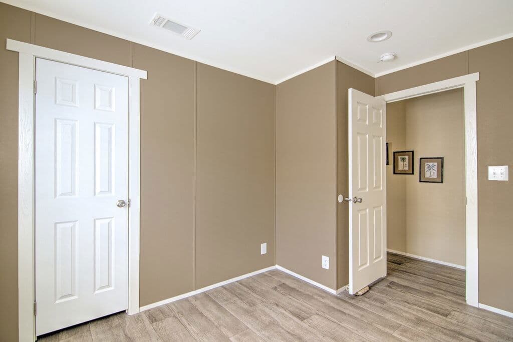 Phoenix 9277 interior home features