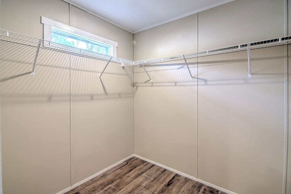 Bella 9876 interior home features