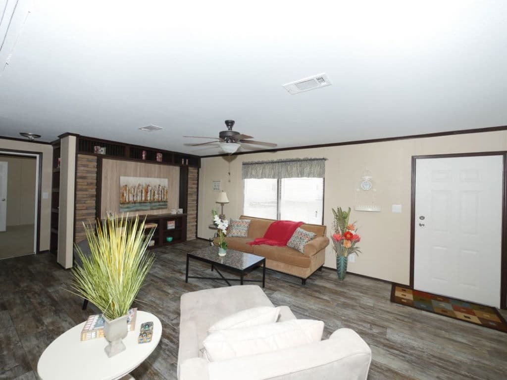 Beebe 2810 interior home features